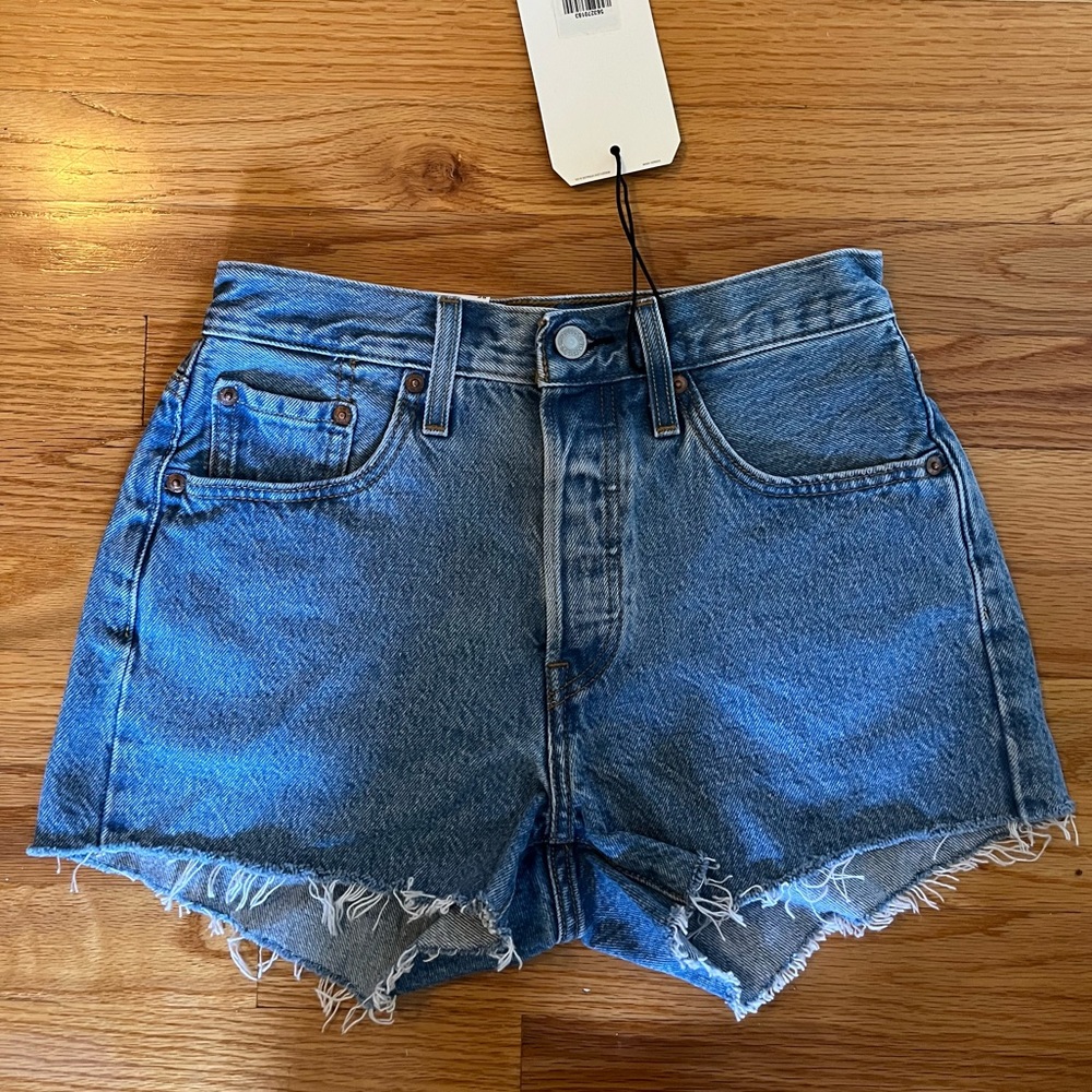 NWT Medium Wash Levi’s Premium 501 Jean Shorts